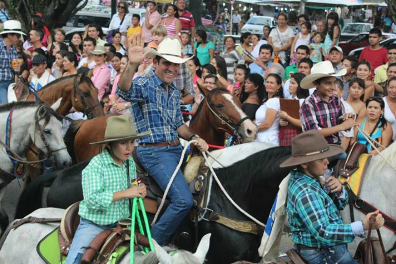 Image: Festival Llanero de Villavicencio/Facebook  https://www.facebook.com/FestivalLlanerodeVillavicencio/photos/pb.125564230927730.-2207520000.1424238773./312085498942268/?type=3&theater 